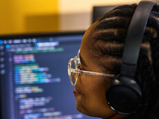 Person coding pixdeluxe